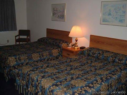 Sky Lodge Inn & Suites - Delavan Zimmer foto