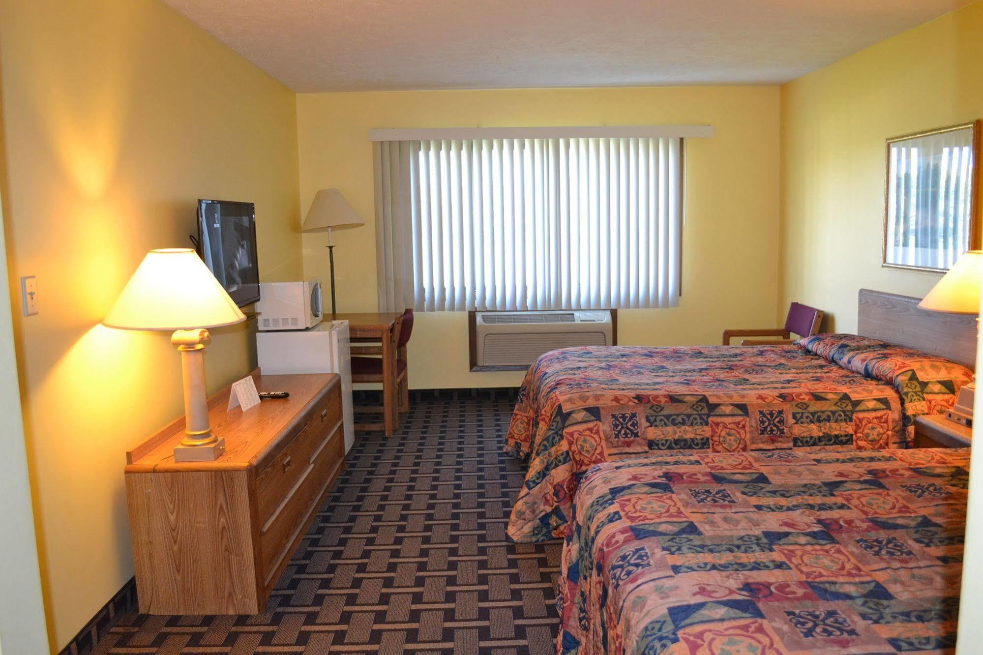 Sky Lodge Inn & Suites - Delavan Exterior foto